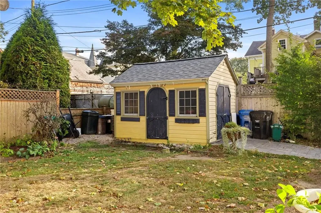 17 Everett Street Newport RI 02840