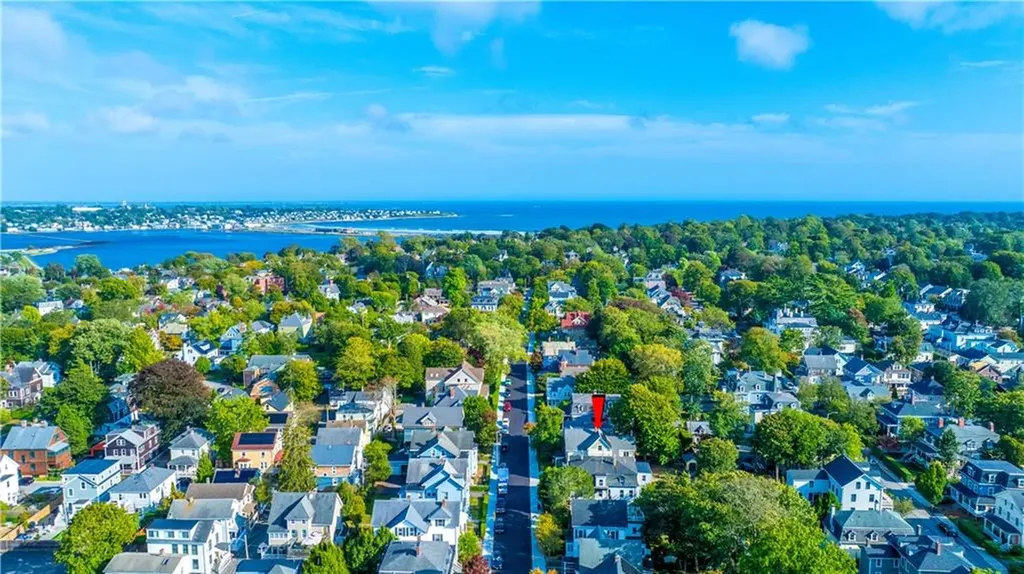 17 Everett Street Newport RI 02840