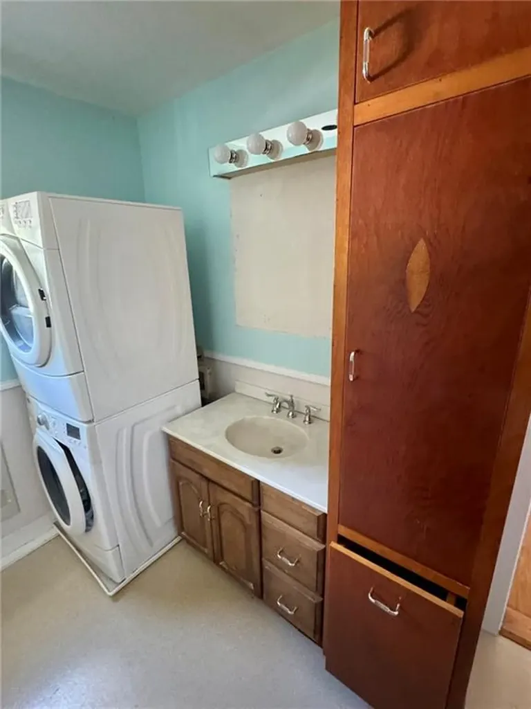 113 Constitution Street Bristol RI 02809
