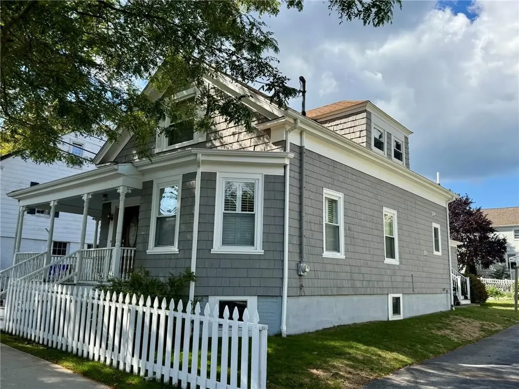 113 Constitution Street Bristol RI 02809