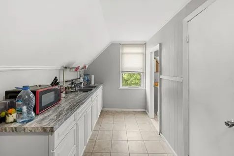 107 Franklin Street Bristol RI 02809