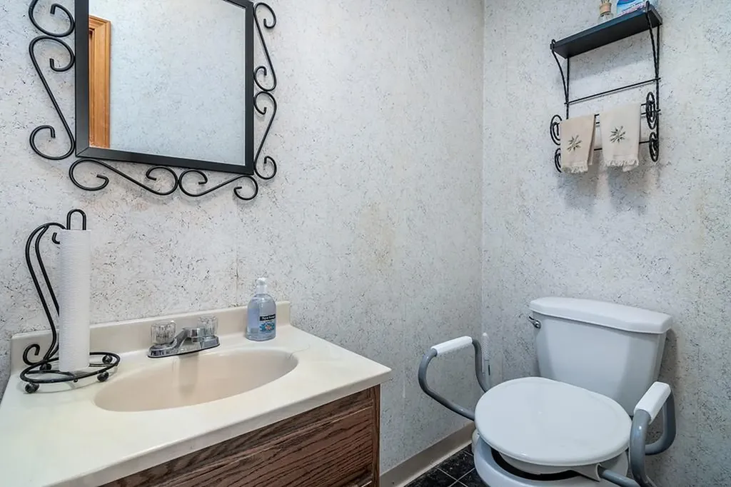 1822 1824 Warwick Avenue Warwick RI 02889