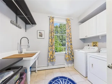 215 Finch Lane North Kingstown RI 02874