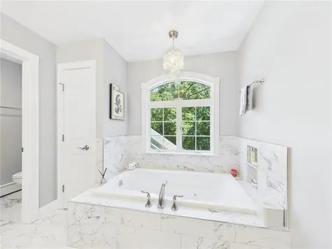 215 Finch Lane North Kingstown RI 02874