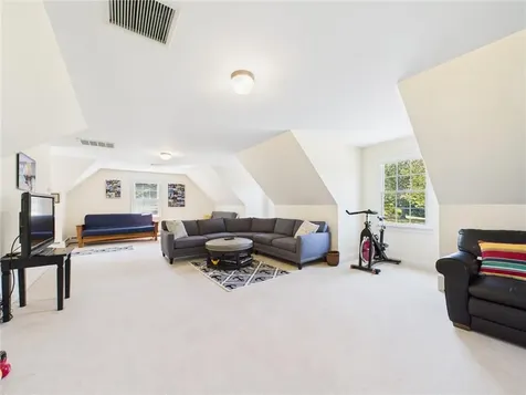 215 Finch Lane North Kingstown RI 02874