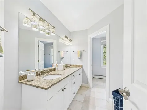 215 Finch Lane North Kingstown RI 02874