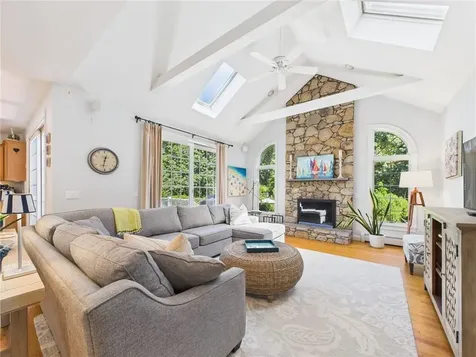 215 Finch Lane North Kingstown RI 02874