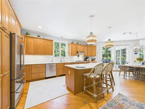 215 Finch Lane North Kingstown RI 02874