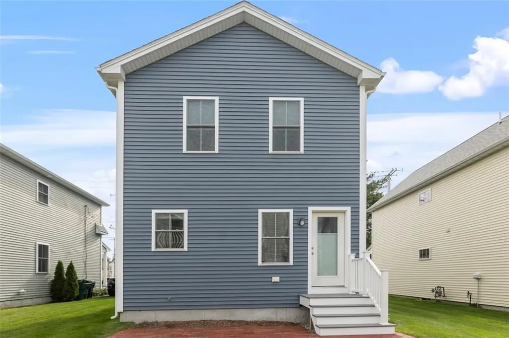 133 Graystone Street Warwick RI 02886