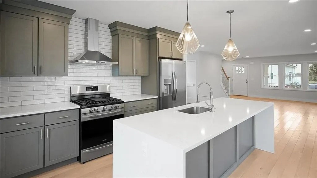 133 Graystone Street Warwick RI 02886