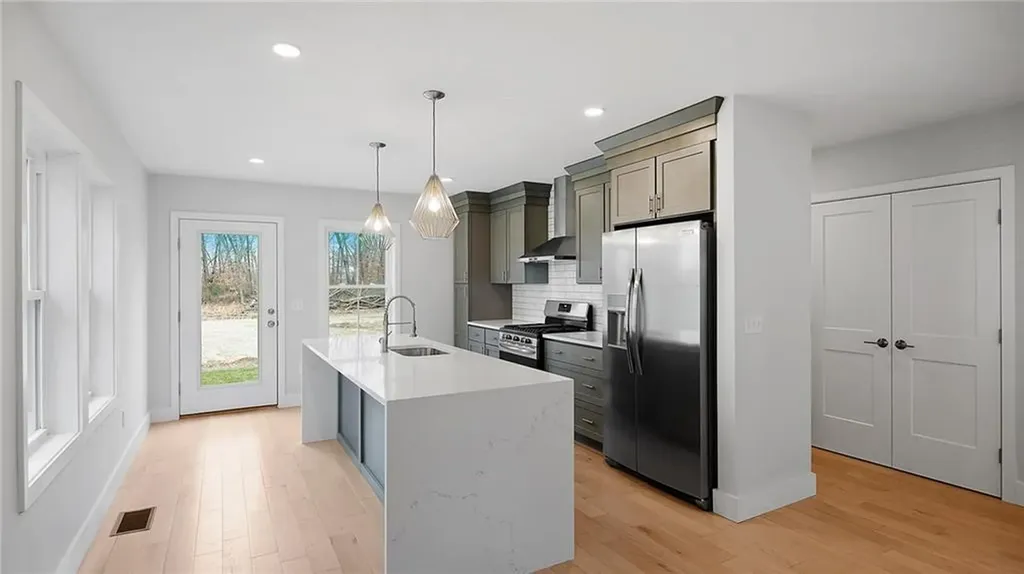133 Graystone Street Warwick RI 02886