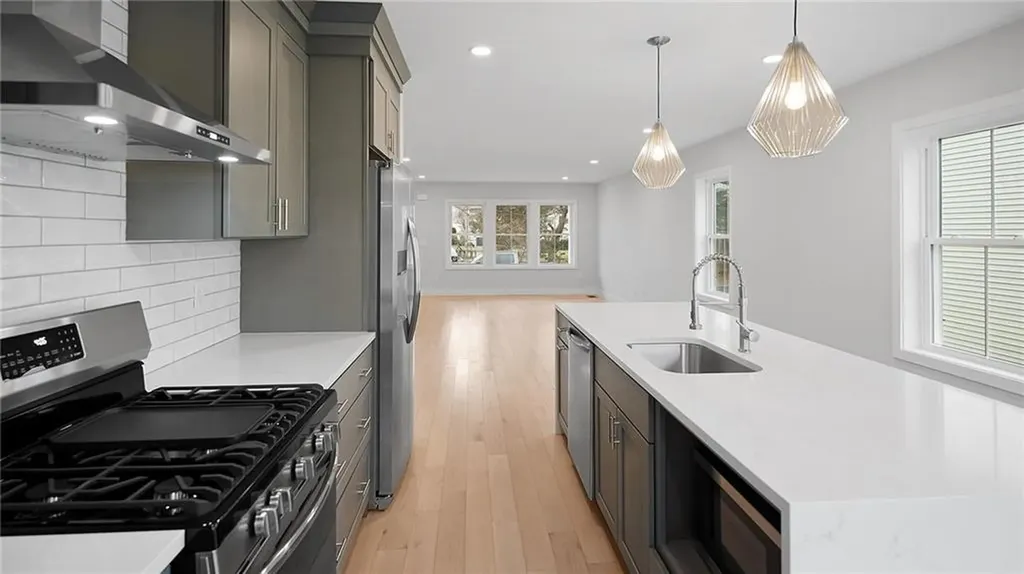 133 Graystone Street Warwick RI 02886