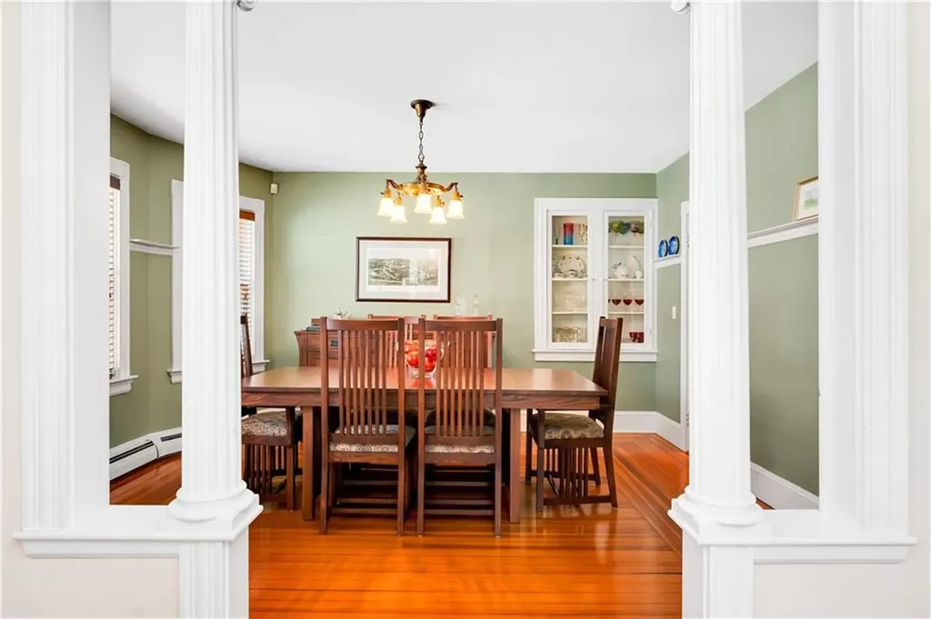 82 Sefton Drive Cranston RI 02905