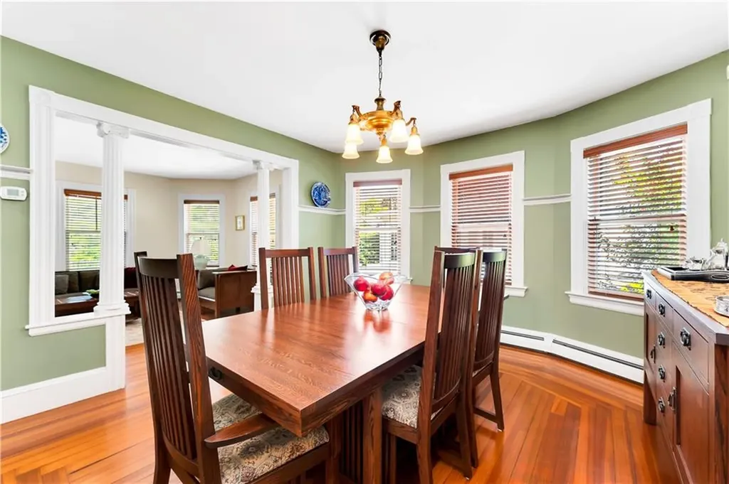 82 Sefton Drive Cranston RI 02905