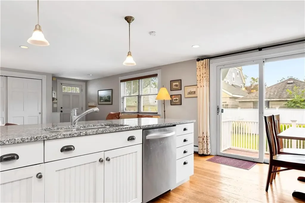 82 Sefton Drive Cranston RI 02905