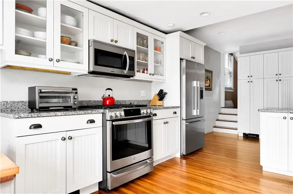 82 Sefton Drive Cranston RI 02905