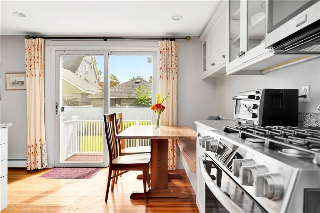 82 Sefton Drive Cranston RI 02905