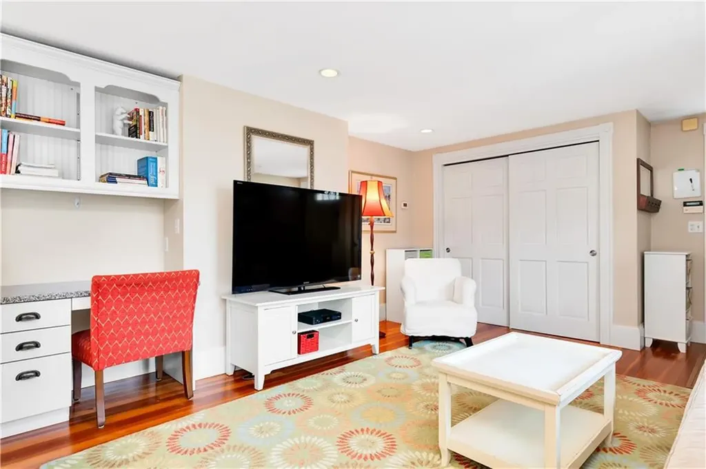 82 Sefton Drive Cranston RI 02905
