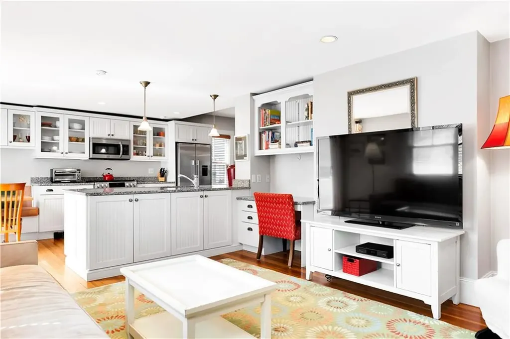82 Sefton Drive Cranston RI 02905
