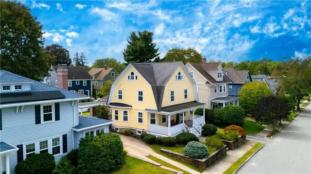 82 Sefton Drive Cranston RI 02905