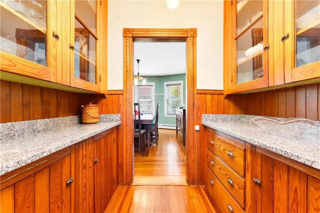 82 Sefton Drive Cranston RI 02905