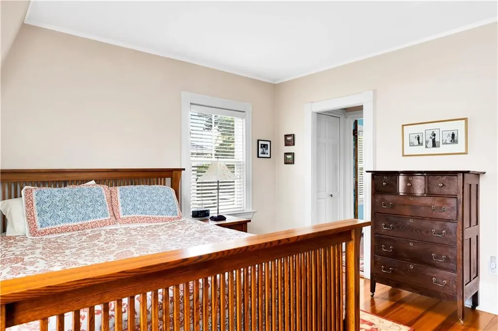 82 Sefton Drive Cranston RI 02905