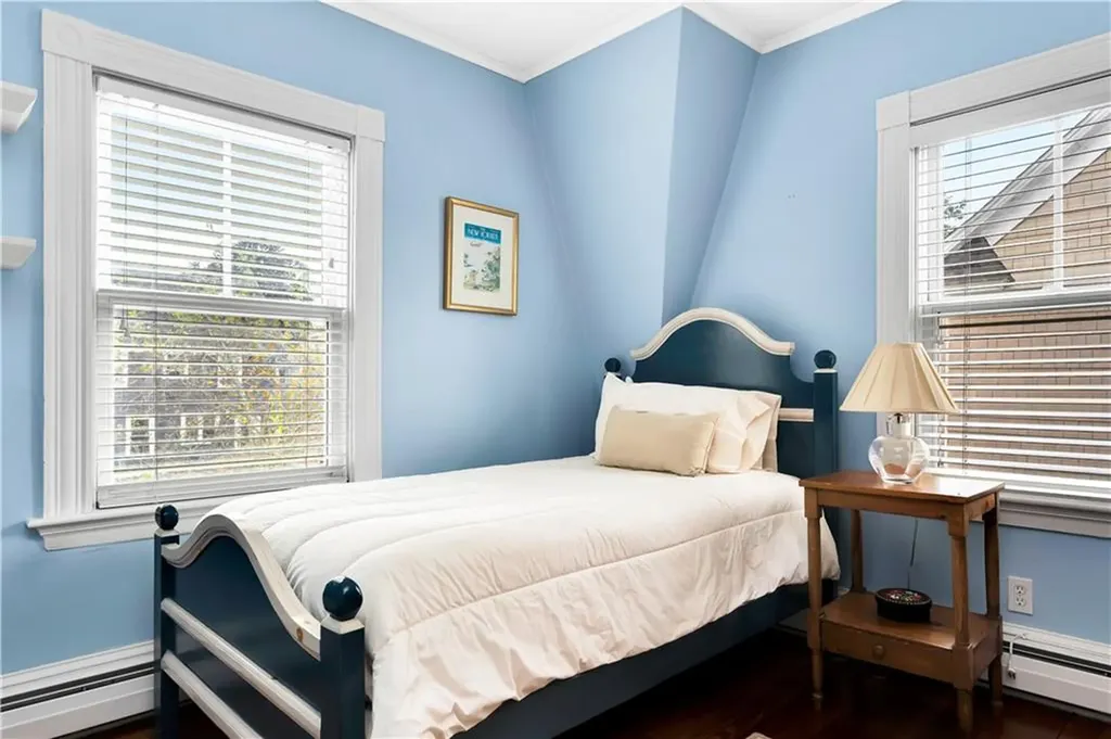 82 Sefton Drive Cranston RI 02905