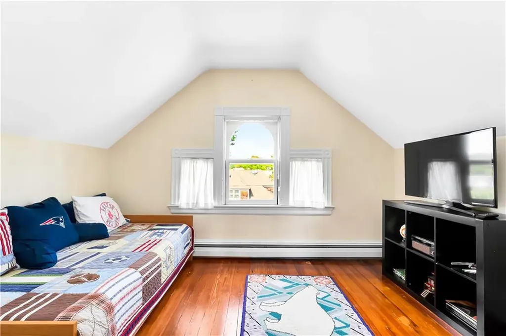 82 Sefton Drive Cranston RI 02905