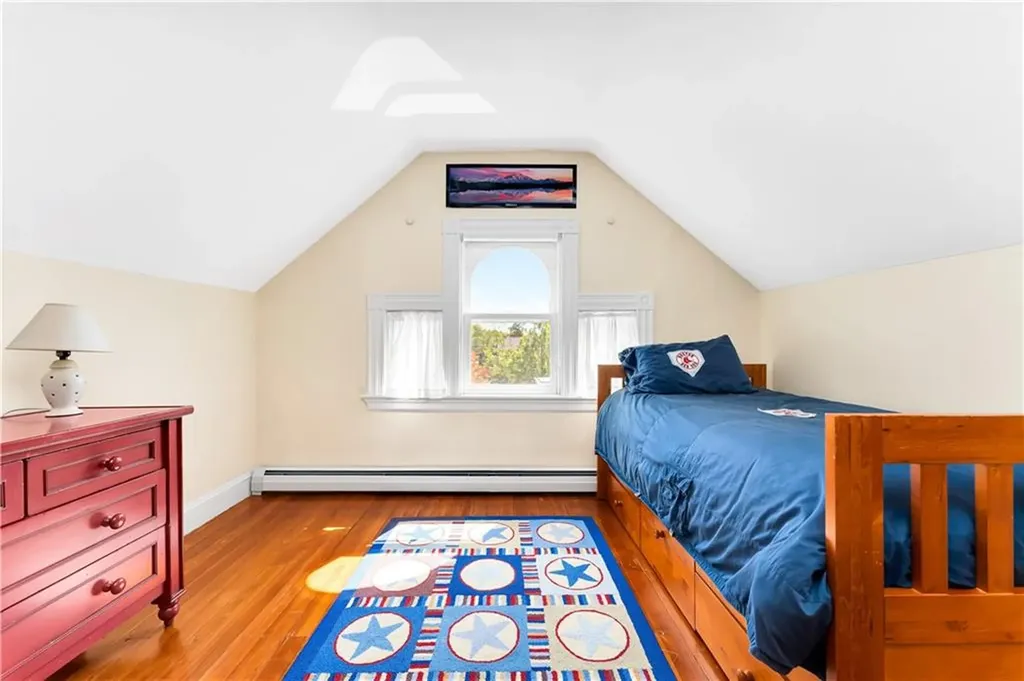 82 Sefton Drive Cranston RI 02905