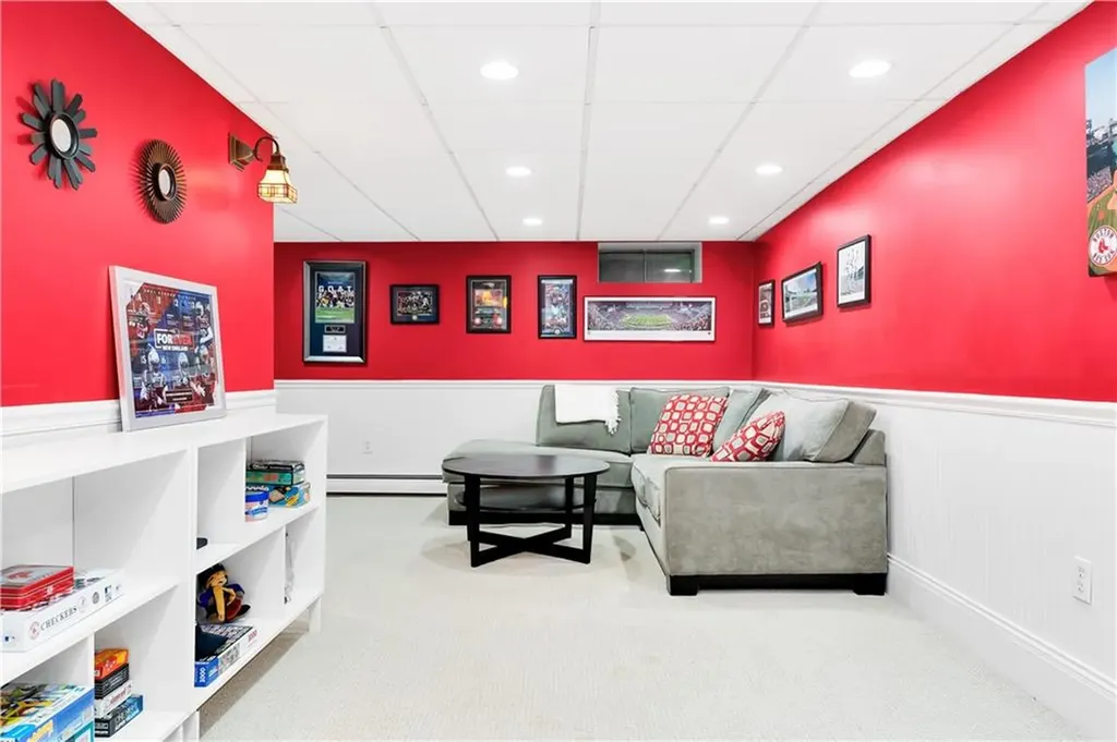 82 Sefton Drive Cranston RI 02905