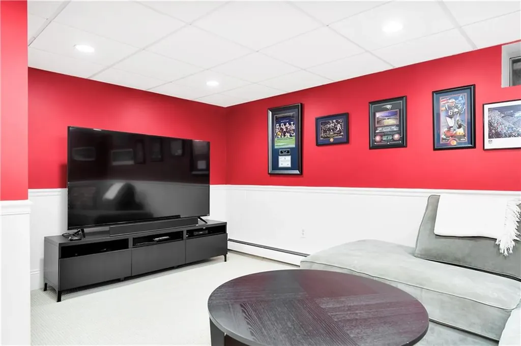 82 Sefton Drive Cranston RI 02905