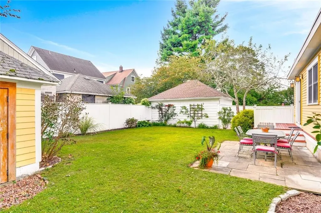 82 Sefton Drive Cranston RI 02905