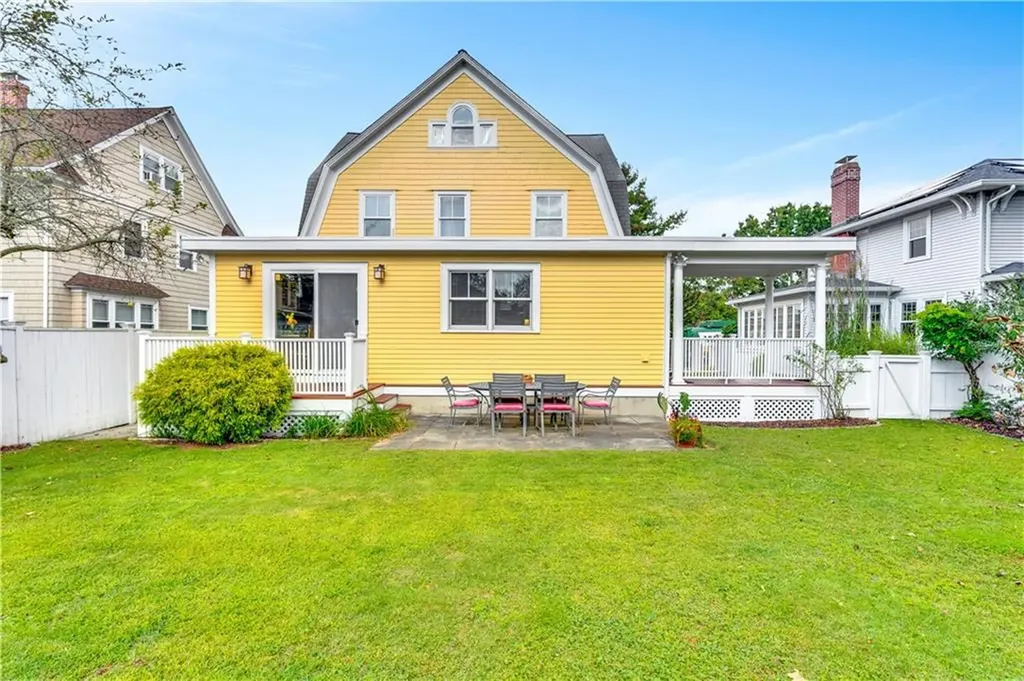 82 Sefton Drive Cranston RI 02905