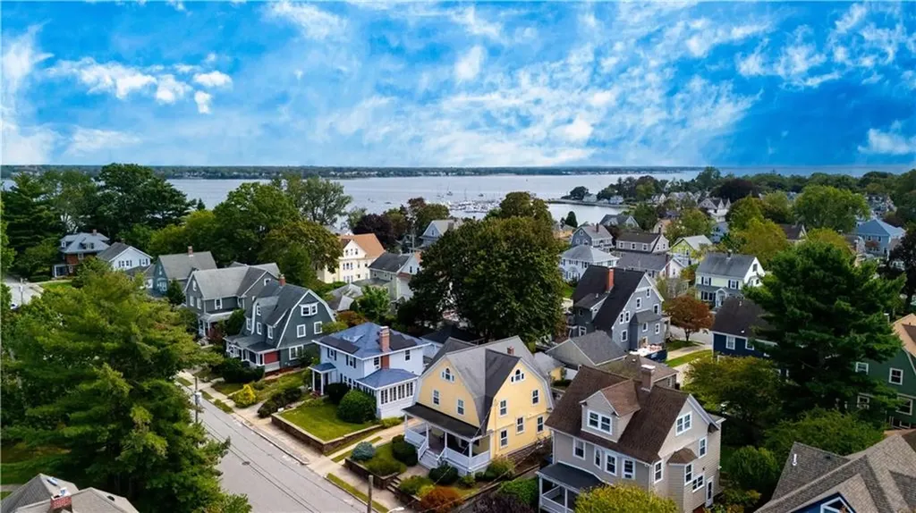 82 Sefton Drive Cranston RI 02905