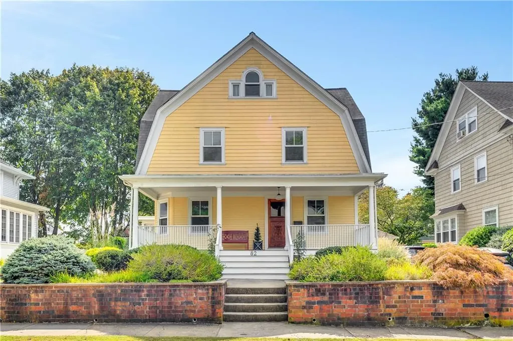 82 Sefton Drive Cranston RI 02905