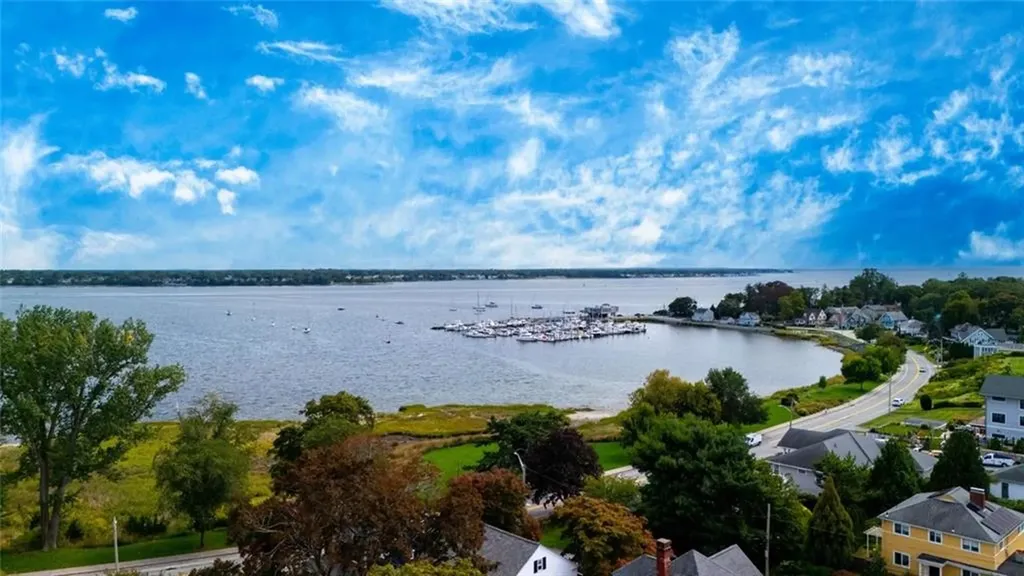 82 Sefton Drive Cranston RI 02905