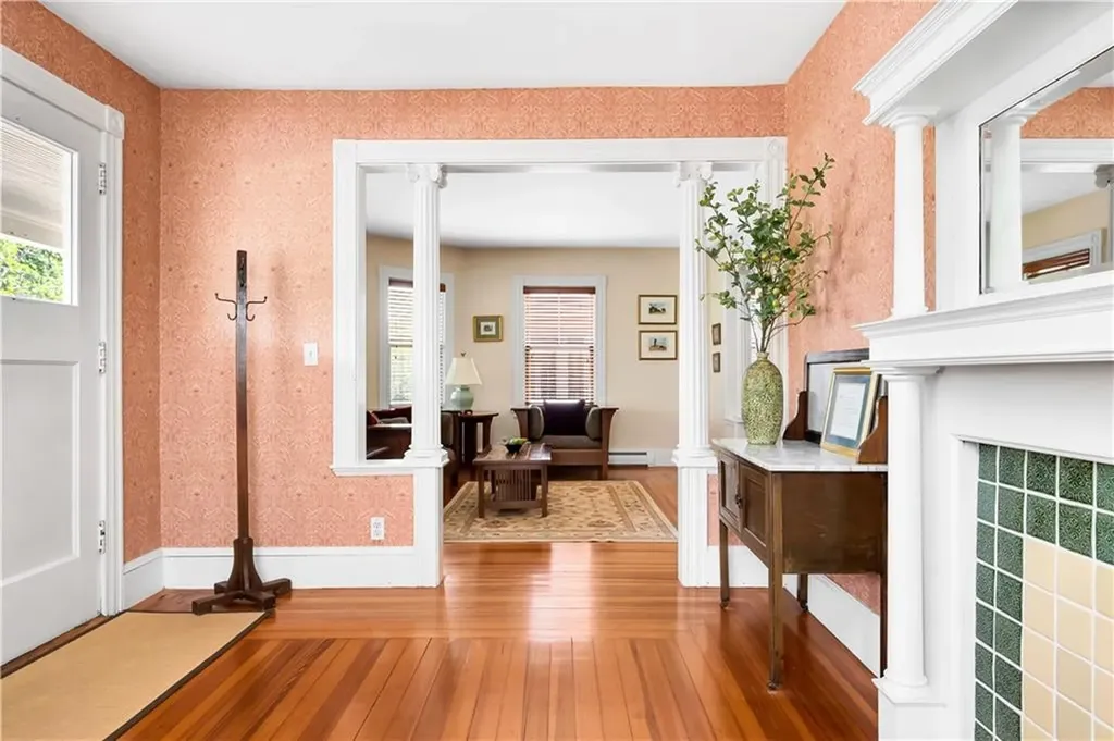 82 Sefton Drive Cranston RI 02905
