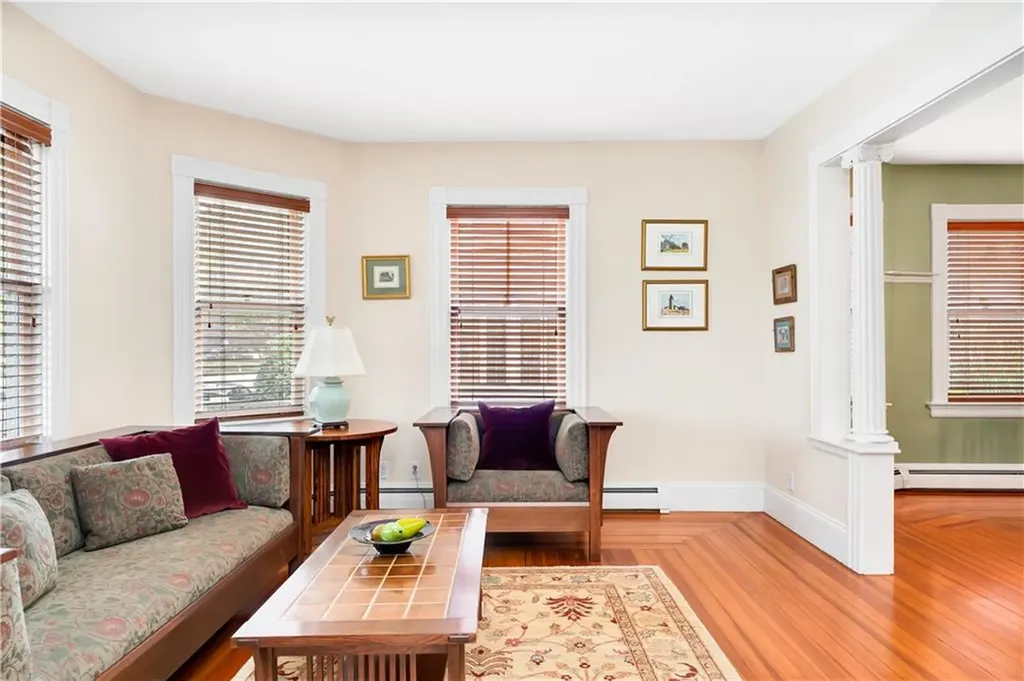 82 Sefton Drive Cranston RI 02905