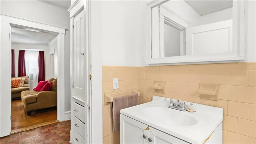 68 70 Lenox Avenue Providence RI 02907