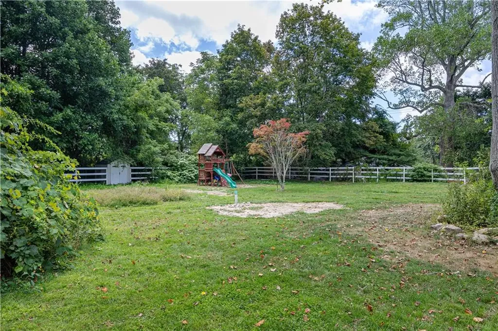 1264 Crandall Road Tiverton RI 02878