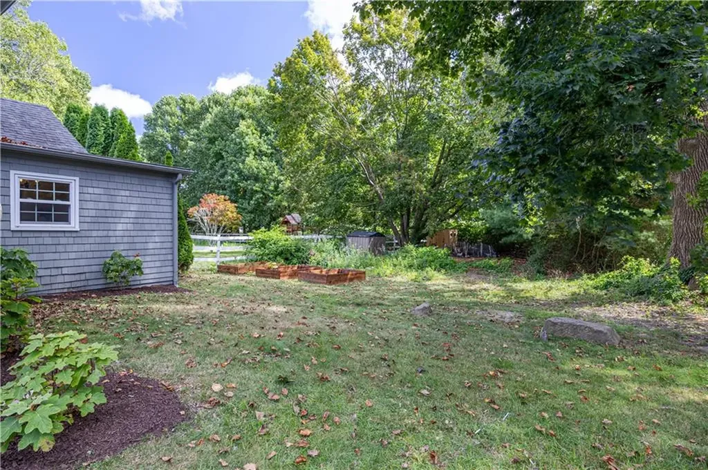1264 Crandall Road Tiverton RI 02878