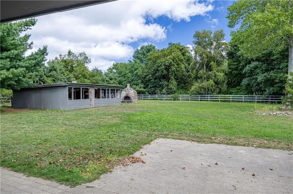 1264 Crandall Road Tiverton RI 02878