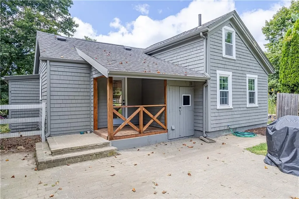 1264 Crandall Road Tiverton RI 02878