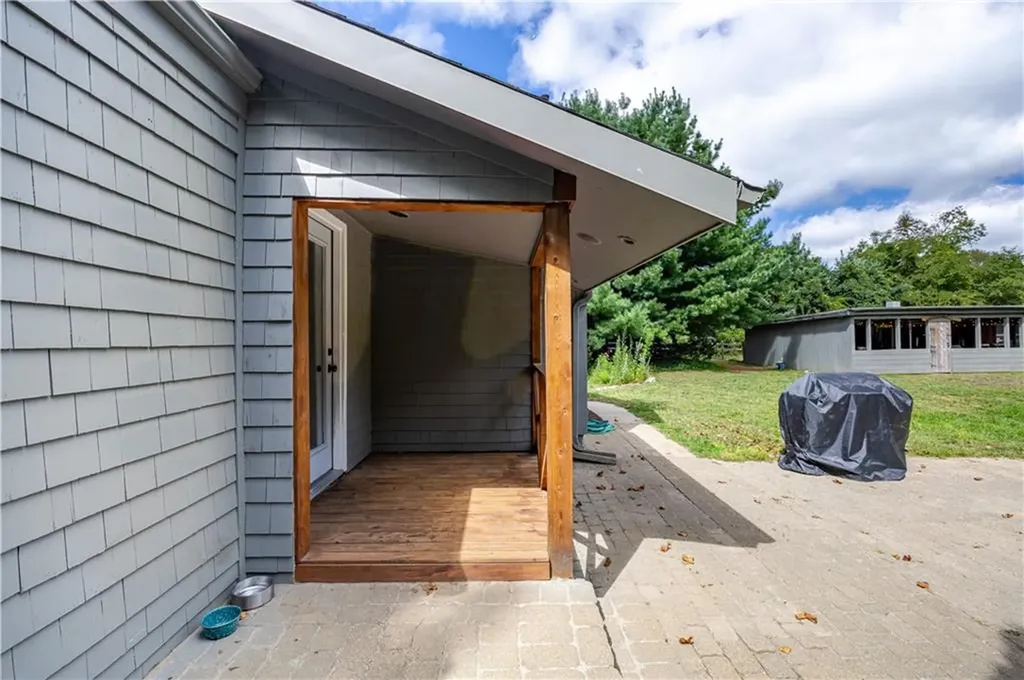 1264 Crandall Road Tiverton RI 02878