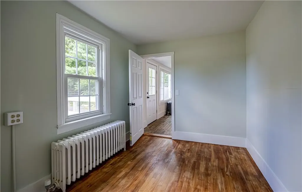 1264 Crandall Road Tiverton RI 02878