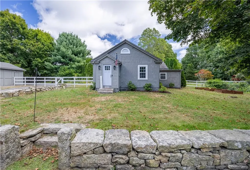 1264 Crandall Road Tiverton RI 02878