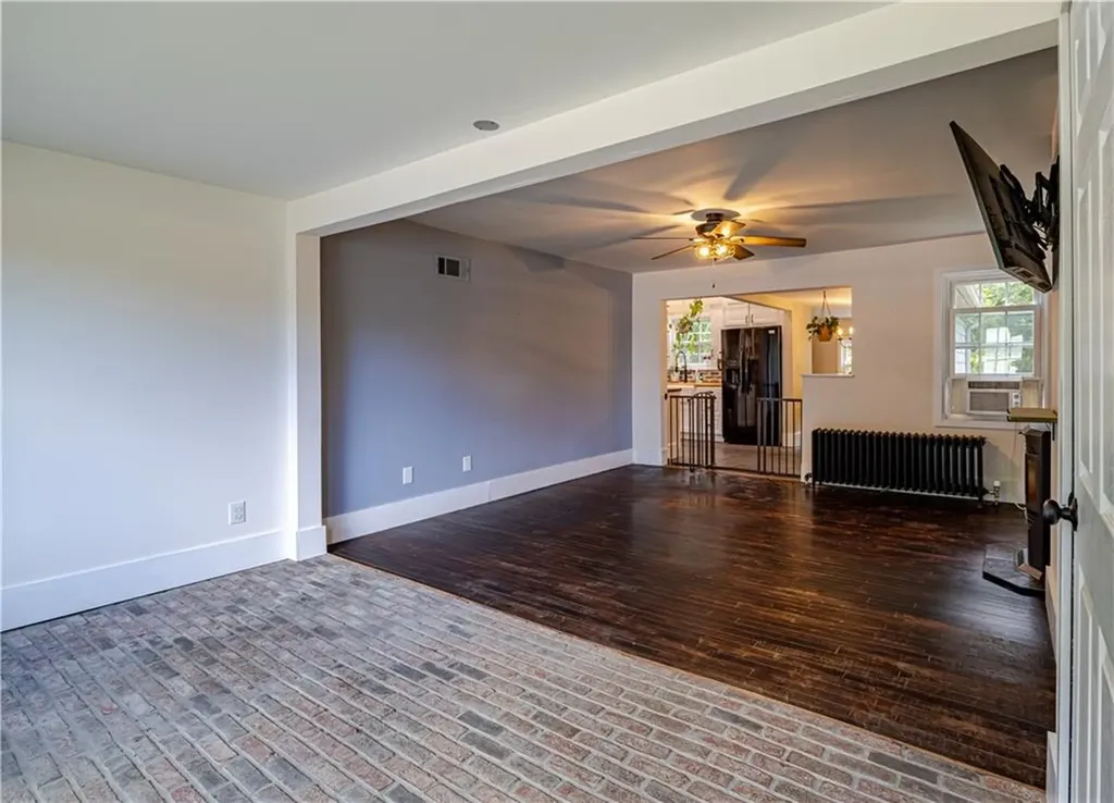 1264 Crandall Road Tiverton RI 02878
