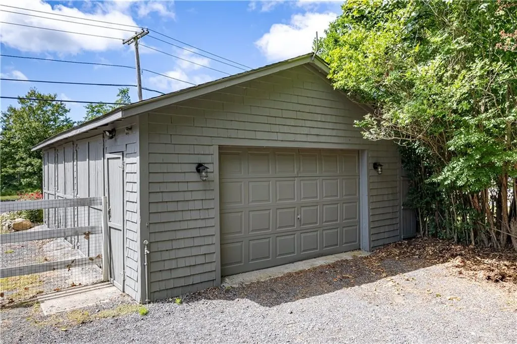 1264 Crandall Road Tiverton RI 02878