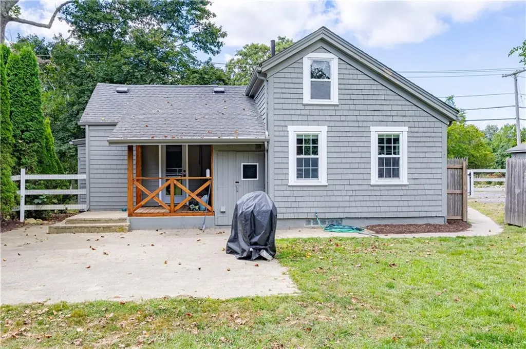 1264 Crandall Road Tiverton RI 02878