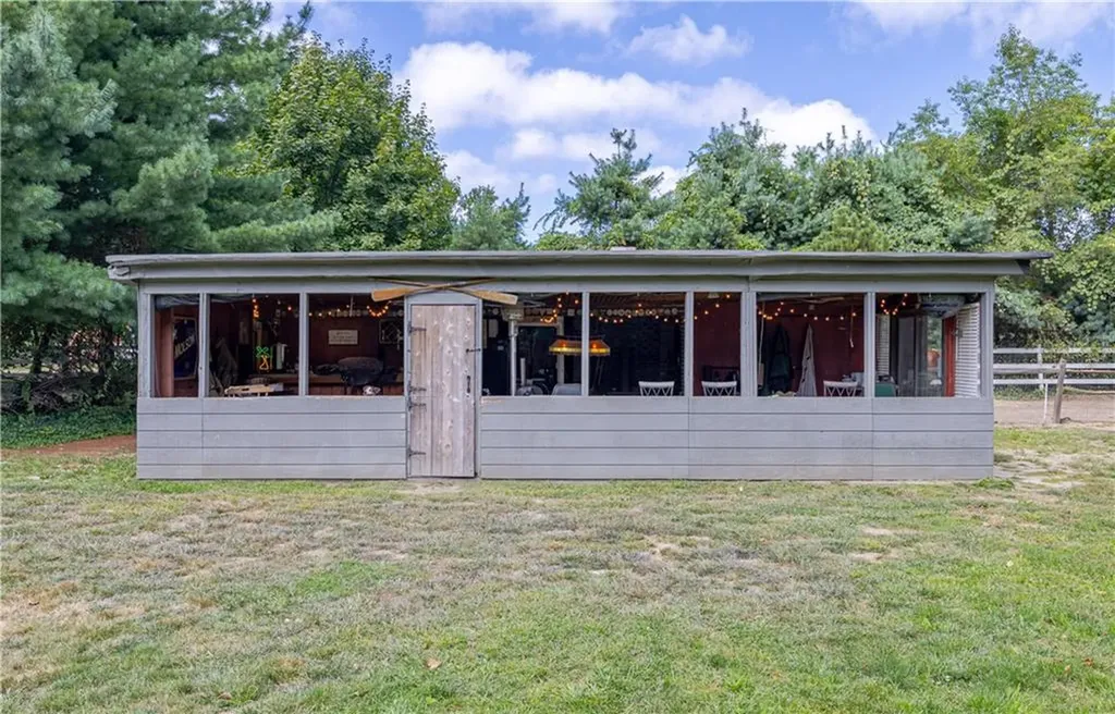 1264 Crandall Road Tiverton RI 02878